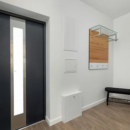 Spacious House Kolobrzeg With Garden Grill And Parking By Renters 펜션 *