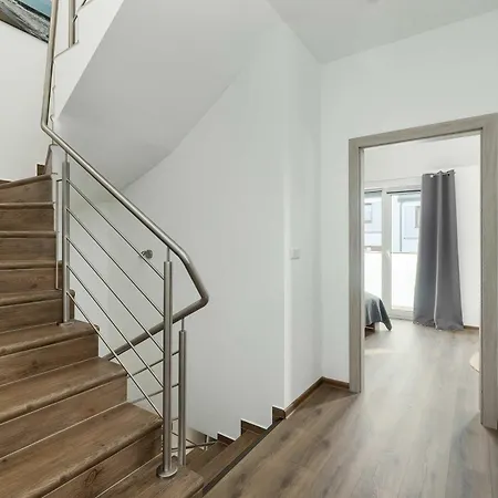 Spacious House Kolobrzeg With Garden Grill And Parking By Renters Niekanin
